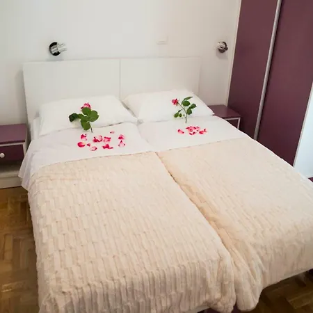 Lily Apartmán
